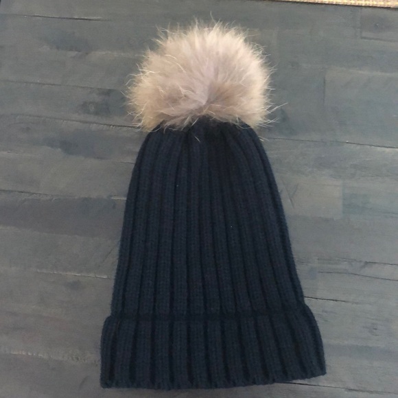 Adorable Black beanie hat with faux fur Pom Pom❄️ - Picture 2 of 4